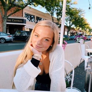 Meet your Posher, Mia